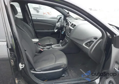 2011 Dodge Avenger Mainstreet z USA, uszkodzony, nr VIN 1B3BD1FB6BN561161